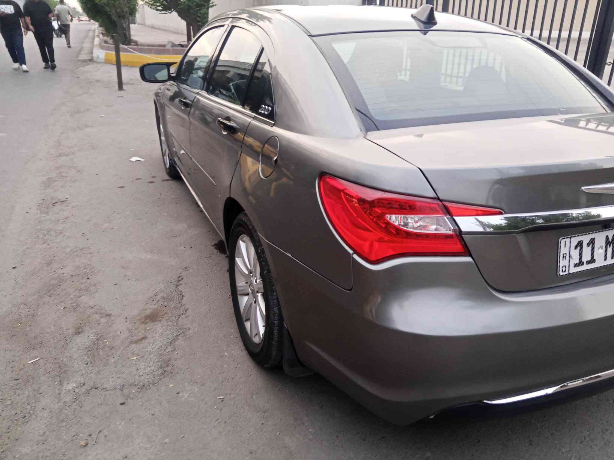 للبيع كرايسلر c200 
2013 وارد امريكي 
حادثها دعاميه اماميه فقط
مكينه 2400 رقم بغداد الجديد 
السياره مكفوله من كلشي كير مكينه 
صدر امامي خلفي تدفئه تبريد كله جديد 
كهربائيات كلها شغاله وباقي المواصفات معروفه 
السياره بيها منضومه غاز 
السياره بيها بنيد وقبط جنطه كلير اثر جراد 
وموجوده صورها قبل لا تنرش كلير 
مكان السيارة بغداد الكرخ 
***********
