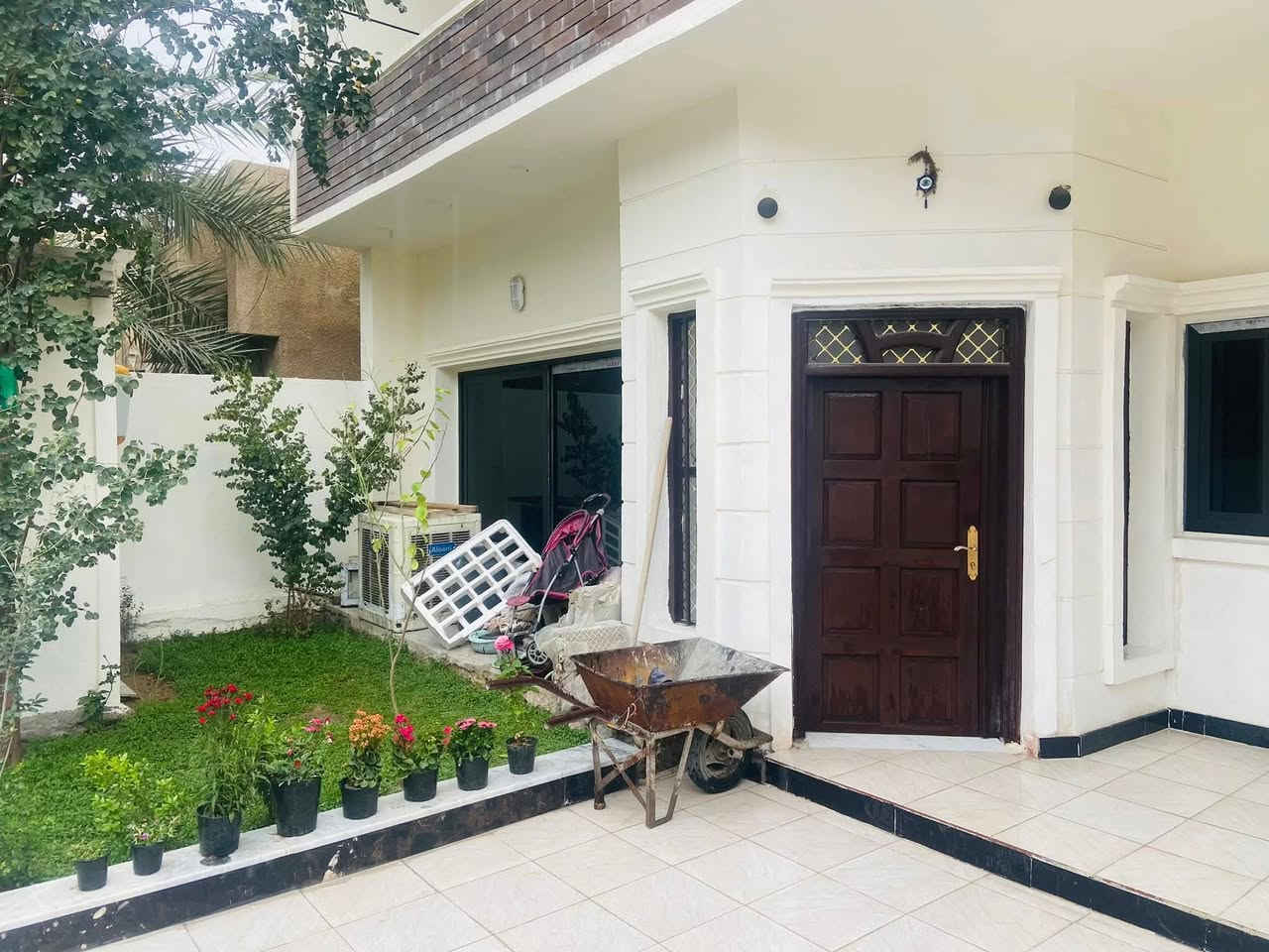 سلام عليكم ورحمت الله
طابو صرف بأسمي 🏡 دار للبيع – موقع مميز في بغداد / الكرخ
📍 العنوان: الكرخ/ شهداء البياع / الرفاق الثانية
قرب شارع المضخة الأول
🔹 تفاصيل العقار:
المساحة: 200 متر مربع
الواجهة: 10 متر
النزال: 20 متر
 (موقع مميز)
⚡ مواصفات الدار:
(4 غرف نوم كبيرة/صالة /هول داخلي/مطبخ حار /مطبخ بارد (كبير)/3/صحيات/منور/كراج/حديقة/ سطح ناصي/سطح عالي)
✨ المميزات: 
موقع ممتاز ومرغوب
شبابيك سلايت ألمنيوم تفصال اخر موديل 
أبواب صاج 
بايات درج مرمر ثقيل 
وزره  مرمر اسود 
محجر درج زجاج أسود
أرضيات بورسلين إسباني
بناء ممتاز

📞 للاستفسار:
*********** صاحب البيت محمد حميد
📲 متوفر واتساب
... 
#عقارات #عقار #عقارات_بغداد #بغداد #الكرخ #العراق #دار_للبيع
