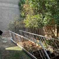 درج حديد بطول اكثر من 4.5م وعرض 1م ووزن ثقيل للبيع في بغداد /اليرموك و...