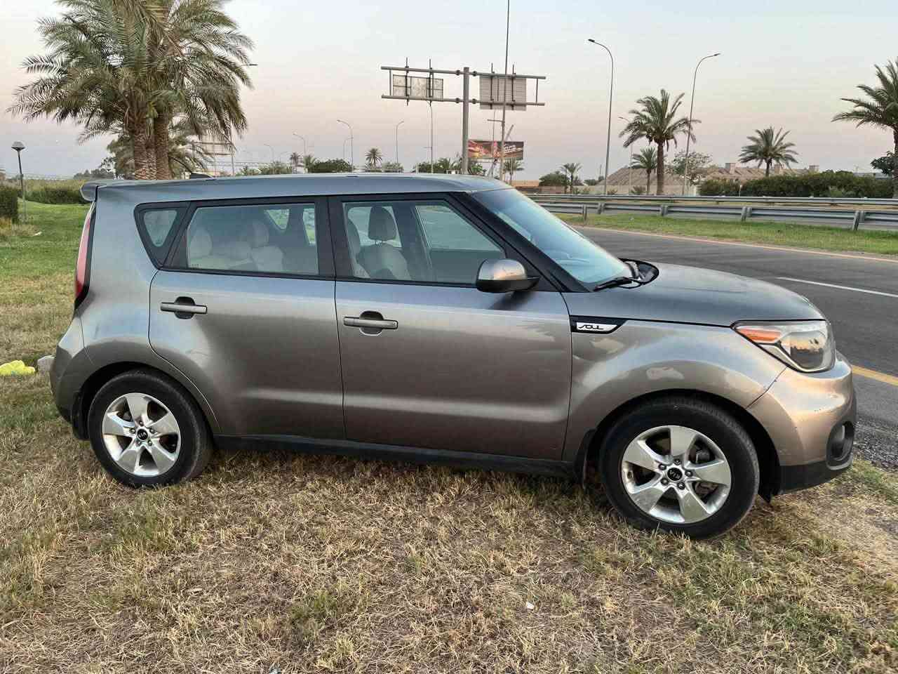 سلام عليكم للبيع موديل 18 اربيل ماشيه 60 الف حادثها جاملغ والبنيد بدون دواخل صور الضرر موجوده داخل المنشور السياره تريد تحويل تريد وكاله جاهزه من كلشي تبريد تايرات حداديه محرك كير كل تفاصيلها جديده 
مكاني بغداد البلديات 
للاستفسار *********** 
السعر 93
