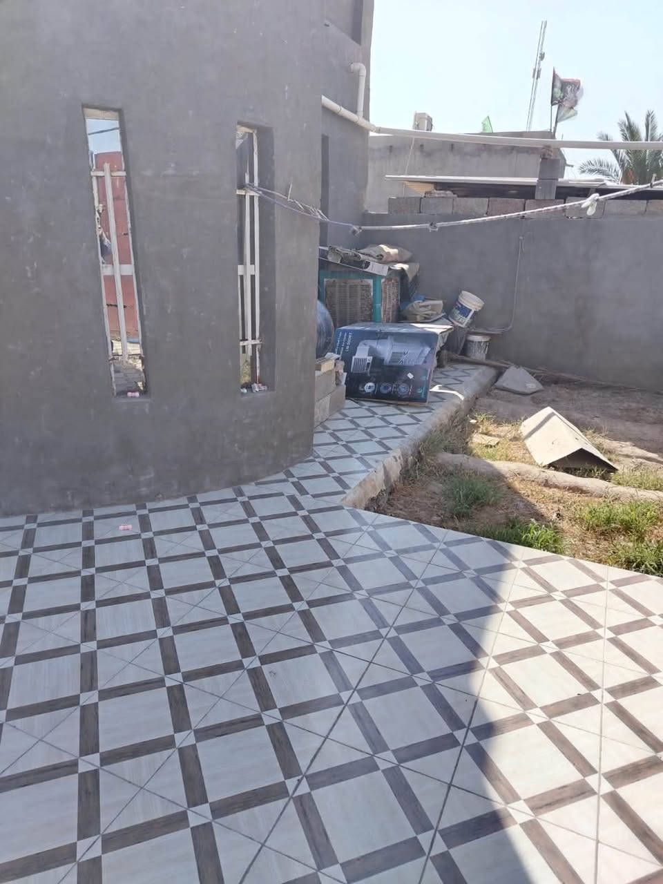 دار سكن طابو زراعي في حي ( حواس ) 
خامس فرع عن ( مول ابو نور  ) 
مساحة ٢١٠ م - ٢ غرف نوم - بناء بلوك + عكادة 
لبيت كلة سيراميك - شارع بعرض ١٠ م 
كهرباء - ماء - ( يبعد عن شارع ٣٠ / ٢٥٠ م ) 
( بيت نظيف بناء بحالة جيدة ) 
( صحيات داخلية + خارجية )

للاستفسار مراجعة مكتب غازي للعقار    
واسط - الزبيدية - قرب أفران المائدة   ***********  
***********
