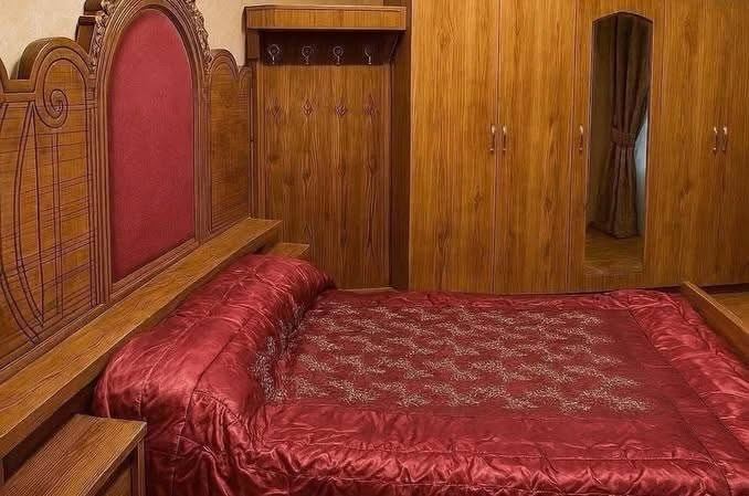 غرفه  صاج نجاره عراقيه خمس أبواب
كنتور خمس أبواب نجاره عراقيه جديده توها طلعت من المعمل ما مشدوده ما بيه بسمار ولا برغي واحد 
 بعدني ما شاده مع غراضه القفل  واليدات مالتها 
مثل ما بالصوره جديده جديده وخشب قوي 
السعر مليون 350 وبيه مجال بسيط لأن   لأن سعرها الحقيقي مليون ونص  
واتمنى محد يكسر بسعرها  لأن جديده ما مشدوده بعدها 
رقم الهاتف *********** بيه واتساب 
مكاني كربلاء
