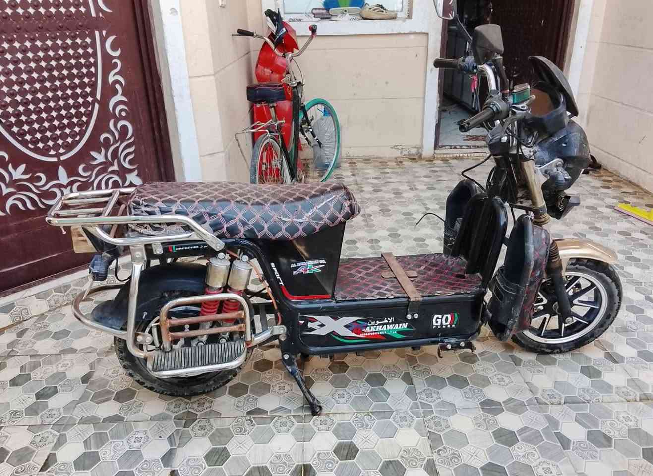 ماطور شحن حجم كبير هارلي يحتاجلة بطاريات ويدة سعر ٣٠٠ قفل *********** القادسية قرب محطة جمعة عناد
