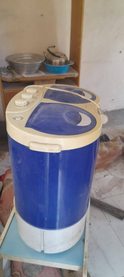 للبيع طباخ وغساله والغساله بيهه عطل لتنشيف والاتصال ع هذا الرقم***********
