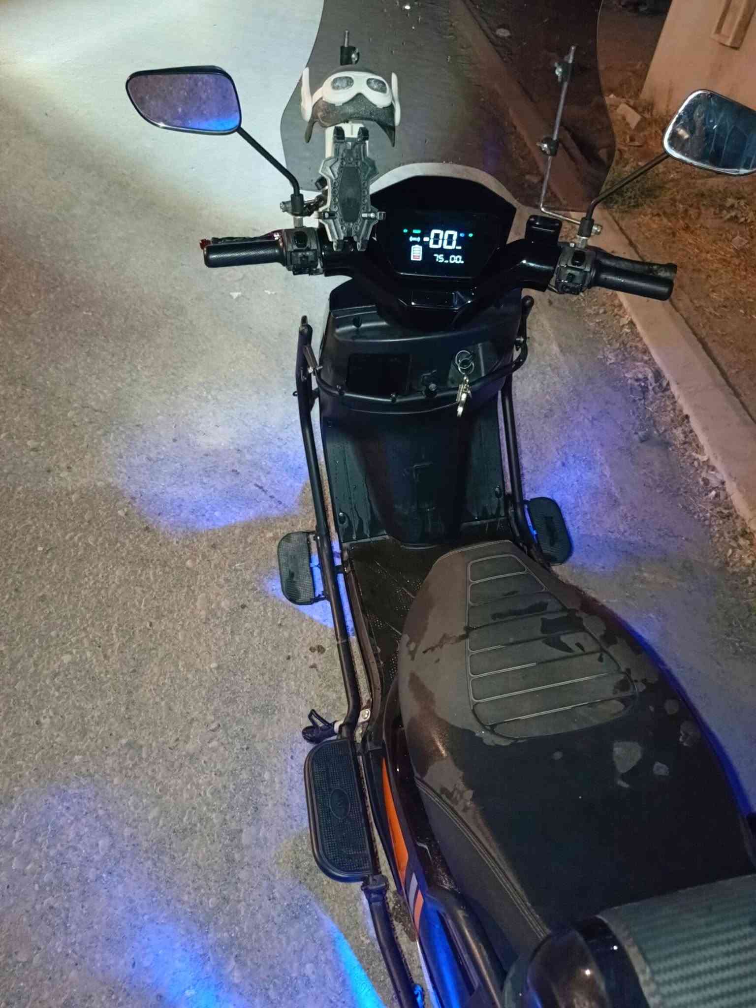 السلام عليكم
ماطور يوسكازي مدرع للبيع 

ملف 3800

بطاريات 6 مسطره 

ماطور نظيف 

السعر اتصل

***********
