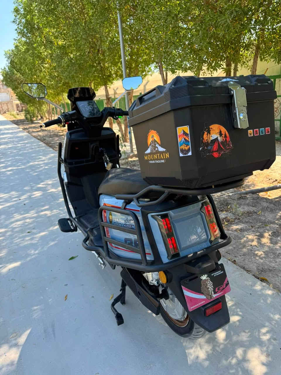 للبيع صاعقه GT 2026 بطاريه ليثيوووم مستخدمه شهرين فقط فول مواصفات 
اربع سرع مثبت سرعه رجوع R توقف P 
ملف 2000 سرعه 80 
لايت عالي ناصي رماش ودبل اشاره 
تشغيل بصمه سويج وكارت nfc 
سعرهة مليون و 100 الف 
📍مكاني بغداد ابو غريب الزيتون مجمع البدور السكني 
*********** واتساب ***********
