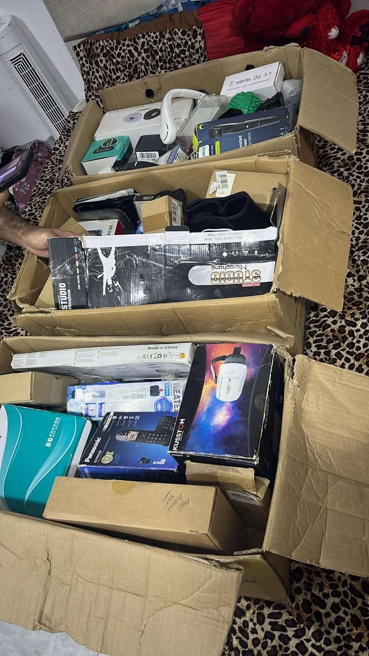 شلعه 3 كراتين مشكل كلشي بيهن لسعر 100 الف 
 وبلاش  العنوان بغداد حي الجهاد
