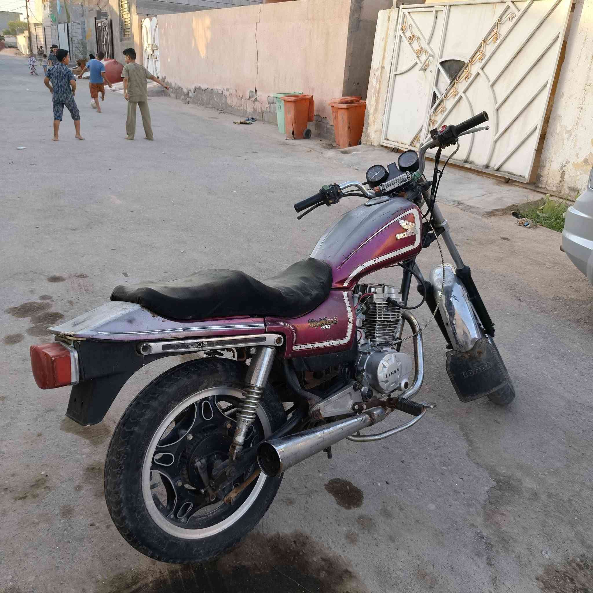 السلام عليكم
للبيع دراجه HONDA cb450cc 1982 

محمو تحوير درجوه أولا مكينه ليفان ٢٠٠ cc  وذا تحب مكينته البلاد موجوده ابيع  مكينه نضيفه دراجه  حلوه رزانه وسرعه فول بيه بس منفيس مابيه اوراق سعره٦٠٠  وبيه مجال مكاني بصره كرمت علي مراوس ترهم *********** رقمي
