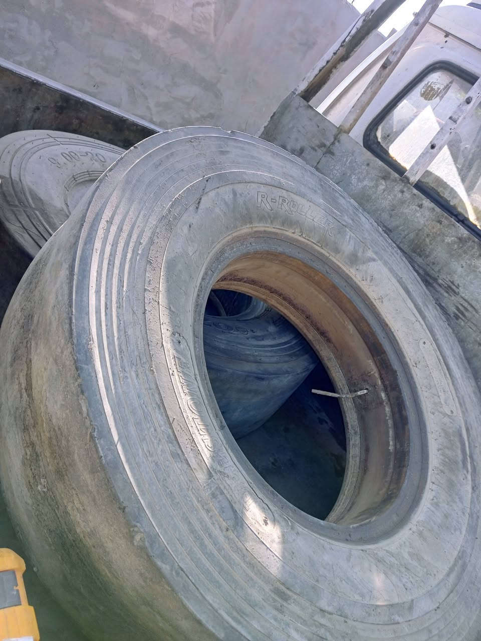 تايرات حادلة مطاطيه 920 ***********/***********
