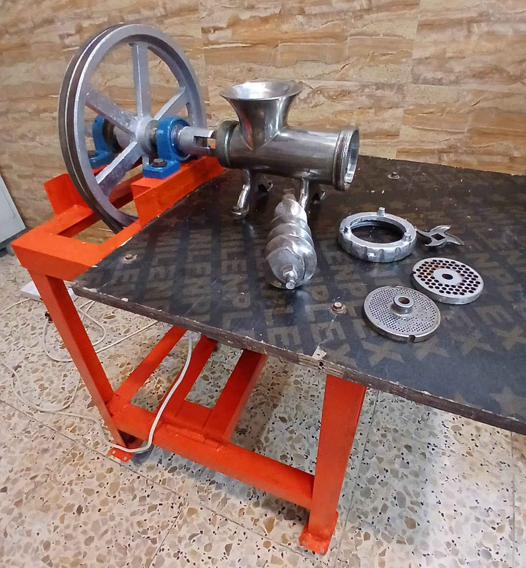 مثرامة لحم وحمص ستل ستيل حجم 22 نظيفه وماطورها ستندر وشغاله عالفحص مكاني بغداد سعرها 235 بيه مجال بسيط للشراي للاتصال ***********
