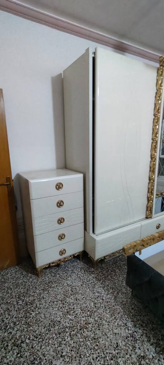 غرفة ايطالي جديدة ضخمة للبيع بسعر #مليون و800 وبيها مجال بسيط سبب البيع المساحة المكان النجف حي العسكري  للاستفسار الاتصال على الرقم

 ***********
