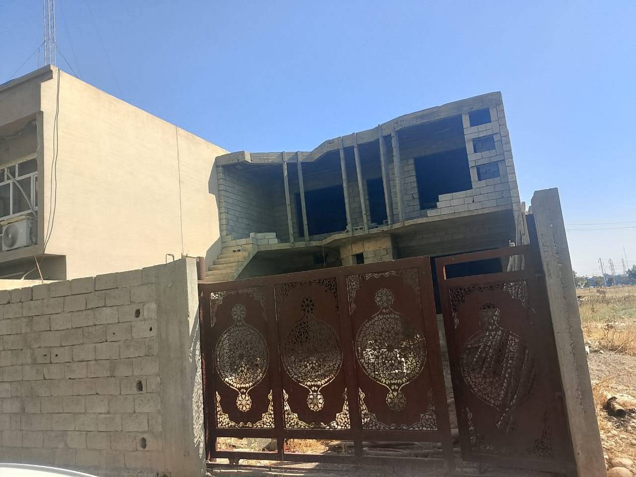 السلام عليكم...
هيكل للبيع طابقين  المكان دور الشركه للاستفسار اتصل ع الرقم ***********
