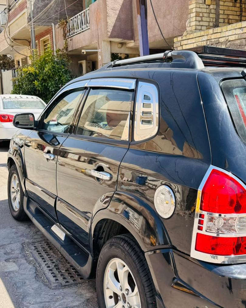 هونداي توسان خليجي موديل 2009
محرك 2000 دوش 4 سلندر 

السيارة فول مواصفات 1/1
فتحة سلايد روف 
كامرة خلفية + شاشة 
داش كام امامي 4k 
تبريد ثلج 

السيارة مناسبة لان بيها قطعة بارد

السيارة باسمي مشروع وطني
 التحويل بنفس اليوم 

مكان السيارة : بغداد

رقم هاتف ***********
 🟩 السعر تعليق تصلك رسالة 💌
