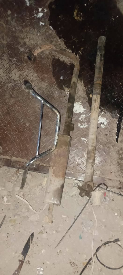 السلام عليكم شباب غراض تفصيخ كله شغال ونضيف (صدر كامل كبل شد)(بدي امتيار جارد باب اول نضيف)(اكسل جمره شغال عله الفحص)كاردن وسكان وصلنصه) شباب كلشي بسعره وشرط الفحص مكاني الحله الحمزه الغربي الرقم(***********) وهاذه رقم راعيهن (مكلف بل نشر)
