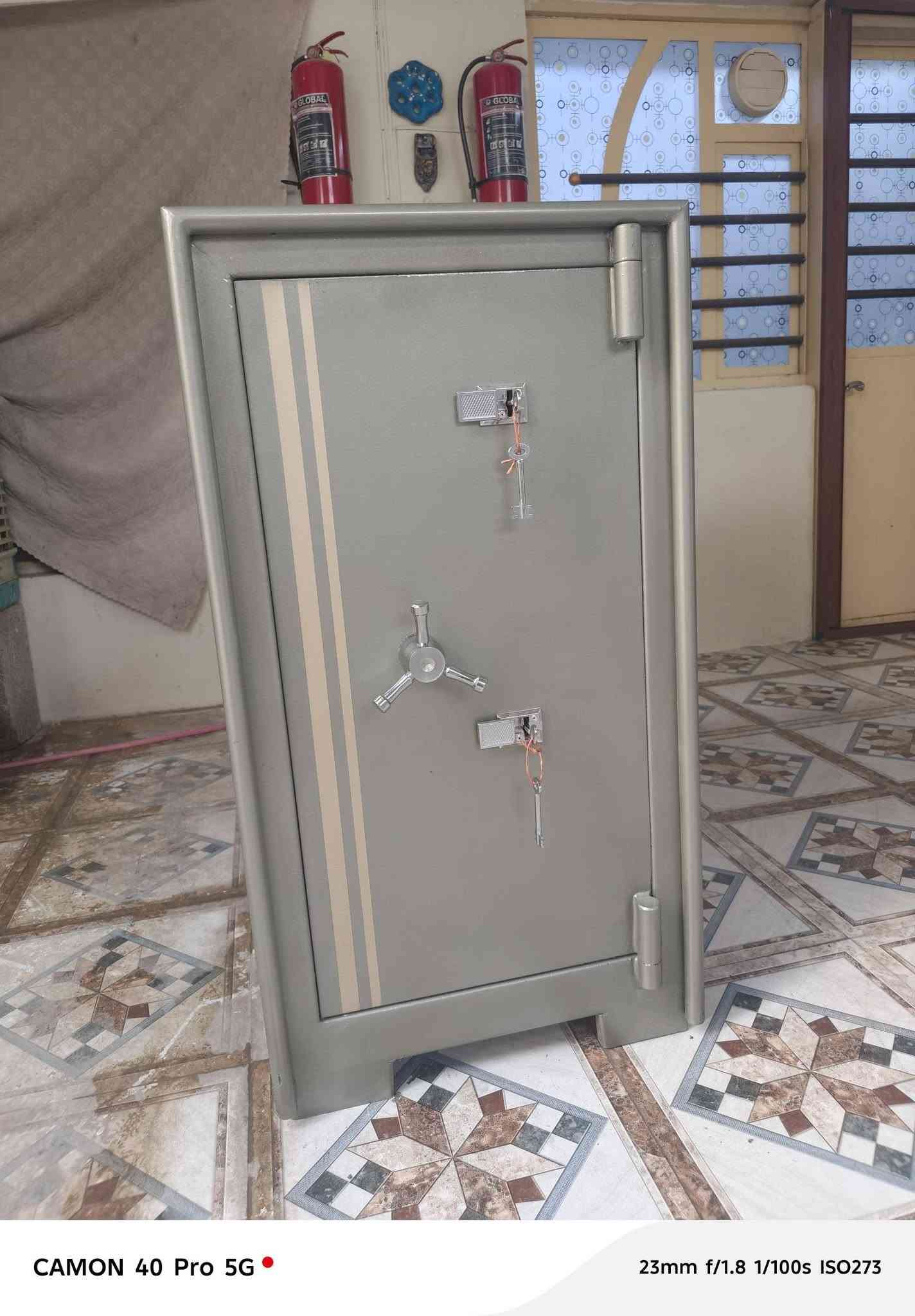 أغراض للبيع للقاصه 750 الف الديوان 650 الف الكراسي سعر الكرسي 10 الاف فقط للاستفسار ***********
