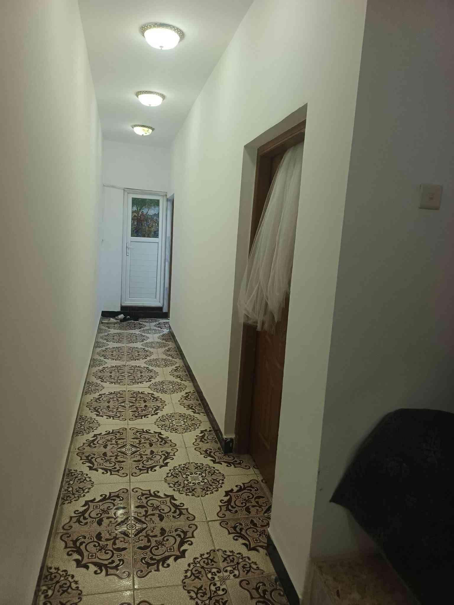 بيت ١٠٠متر للبيع حي النداء ب٥٩ صب كونكريت طابقين دبل فاليوم كامل مكمل 
استقبال ومطبخ وصاله وغرفه وحمامات داخليه وخارجيه والطابق الثاني ٣غرف وحمام سيراميك كاشي سقوف ثانويه 
بصف الركن قرب شارع ١٥ ومدرسة حسن نصرالله السعر ١١٥ 
***********
