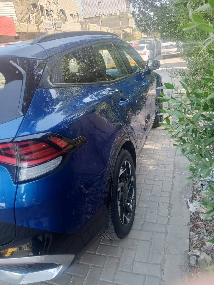 السلام عليكم 🙋 
كيا سبورتج موديل2023 
 

فول برستيج اعلى فئة sx.prestige 
وارد امريكي حادث مثل ما موضح بصورة چاملغ خلفي بارد ودعاميه إماميه نفسه 
 
 
مواصفاتها :-

1. بانوراما
2. بصمة : تشغيل - ابواب - صندوك
3.  صندوك كهرباء
4. شاشة كبيرة على طول الدشبول دجتل كامل 
5 كيجات الكترونية متغيرة حسب الوضعيات
6. انظمة القيادة : سبورت - سمارت - نورمال
7. كشنات جلد لون اسود 
8. كراسي كهرباء فول تحكم مع كشن ميموري 
9. اضواء ترحيب عند الاقتراب مع ترحيب داخلي عند الصعود او المغادرة
10. شحن وايرليس
11. منافذ تايب سي عدد 3 مع 2 في الكشنات ومنفذ يو اس بي ومنفذ جداحة
12. هاند بريك بصمة
13. اوتو هولد
14. كاميرات 360 مع كاميرات بالاشارات الجانبية مع وضعيات مختلفة للكاميرات
15. فول رادارات امامية وخلفية وجانبية
16. تحديد مسار ذكي
17. قيادة أليه ذكية
18. نقطة عمياء
19. كروز سرعة
20. تبريد وتدفئة كشنات مع تدفئة ستيرن
21. سستم صوت هارمن harman / kardon 
22. خزن كشن سائق ميموري وضعيتان‎
23. وضعيه تغير صوت المحرك
24. اشاير بالمري
25. تشغيل عن بعد
26. شاشة لمس متغيرة لتحكم الميديا او لتبريد
27. ستيرن فول تحكمات
28. ليدات ارضيه متغيره 

السياره فول 1/1 

مكان سيارة بغداد 
رقم بغداد 
للاستفسار.   ‭***********‬
معروضة / 220
