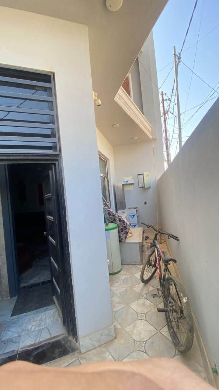 بيت للبيع🏡
المساحه200متر بناء درجة اولى

الطابق الاول: يحتوي على غرفتين 

ومطبخ وصالة وصحيات ايضاً وكراج

بناء كونكريت مسلح

الطابق الثاني: يحتوي على غرفتين وصالة وصحيات

بناء درجة اولى

العنوان: الاسكان قرب مركز شرطة الاسكان قرب السايدين
قريب ع الشارع العام

السعر💸:170 وبي مجال قليل

 مكتب الرواسخ للعقار
 عنوان المكتب العروبه مقابل مطعم جود 
: ***********
: ***********
