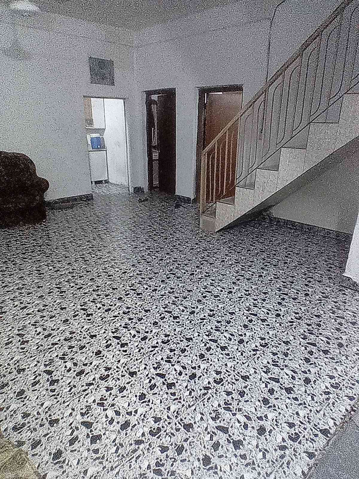 سلام عليكم عندي بيت البيع مساحه 400 متر الوجه 24 نزال 15 طابو صرف سعر 130 يرهم تدفع نص المبلغ ونص وعدة 6 اشهر قرب جسر الثالث@***********
