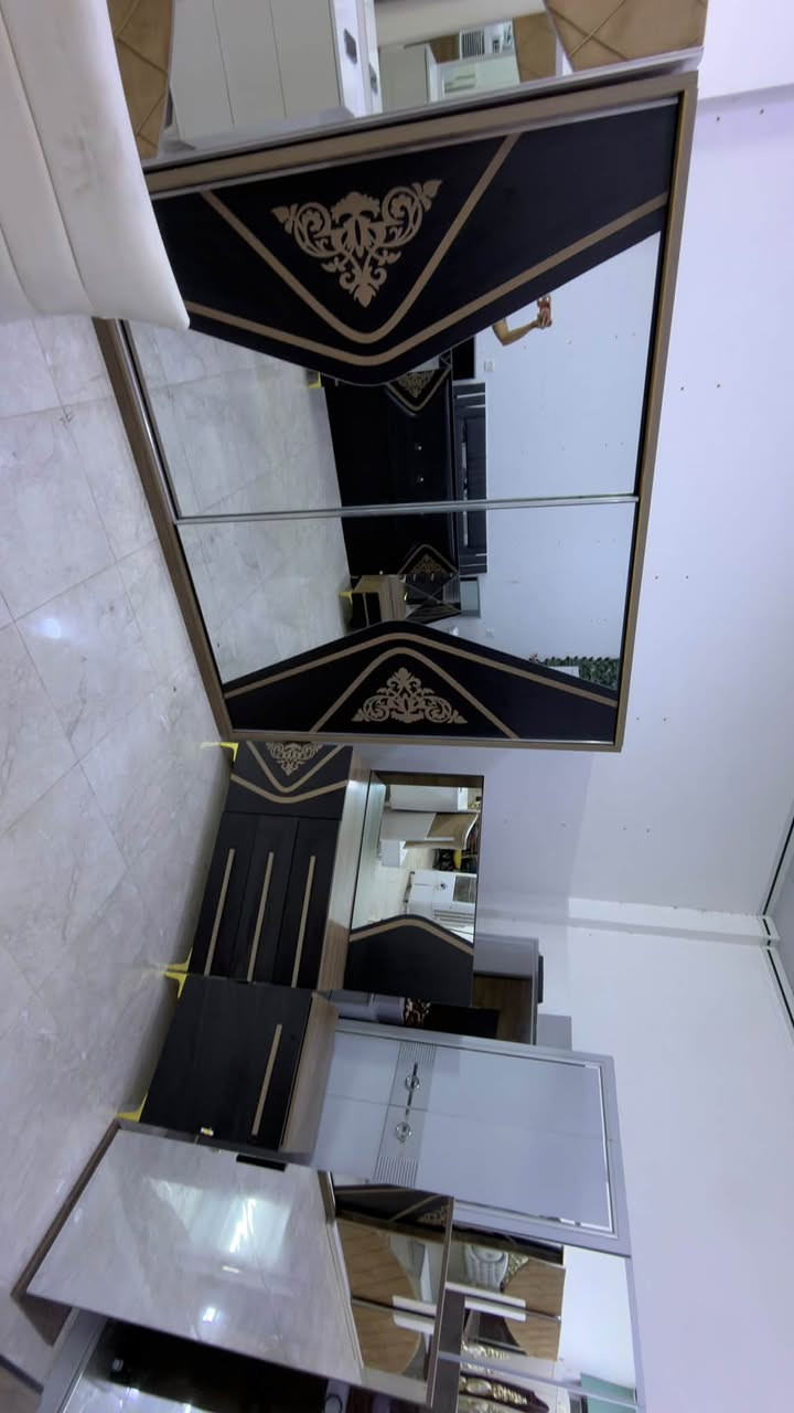 غرفه نوم ماركه لون اسود مطخم جوزي نظافه اخو جديد السعر مع الشد والنقل 550 الف  *********** // ***********
