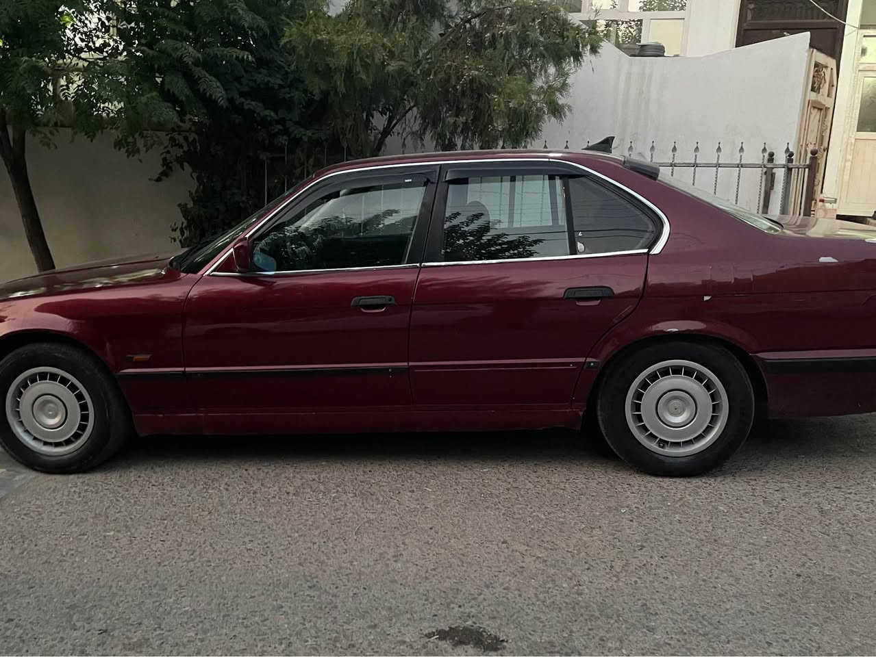 بي ام دبليو ٥٢٣ • موديل ١٩٩١ • جير عادي