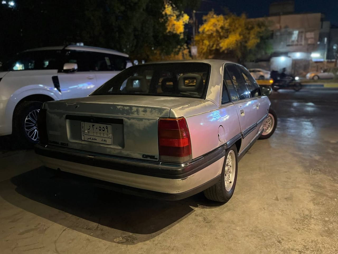 السلام عليكم ،
للبيع أوبل اوميگه 91 بغداد 
سياره حلوه نگره بيه محرك وگير بطه مال حاويه جديد v6 سعره (38 ) وبيه مجال 
تحويل سنويه مباشر باسمي للاستفسار ***********
