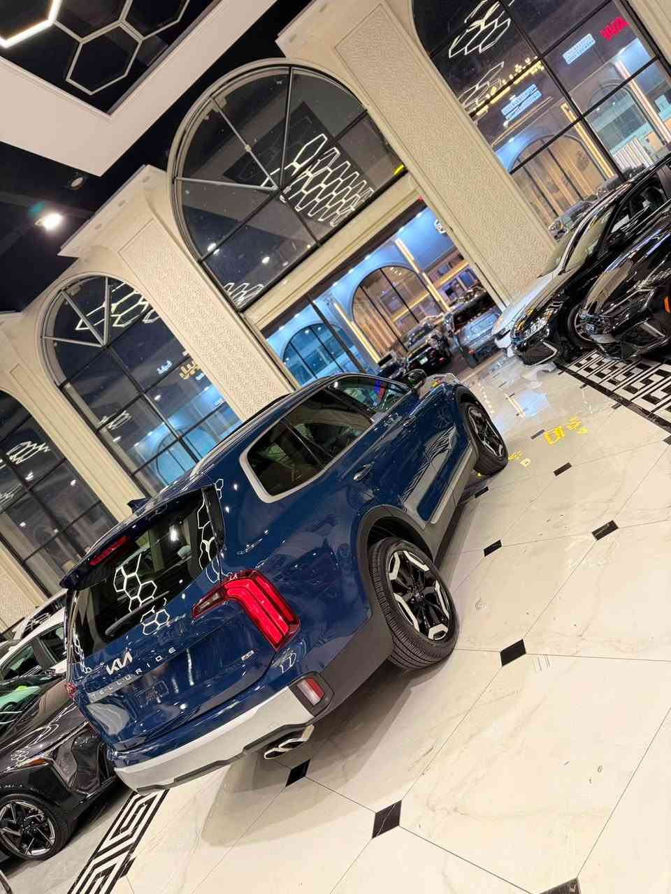 كيا توليرايد 2025 

السياره جاهزه 100/100 بدون اي نواقص او مصرف 

 المواصفات : 
السياره فول مواصفات 
فتحة السقف( سيلايت)
داخل VIP
* بصمة  و تشغيل عن بعد 
* بصمة ابواب 
* كشن كهربائي و جلد 
* تبريد مركزي 3 قطع 
*  لدات مصباح امامي وخلفي
* رادار امامي + رادار جانبي
*  شاشه تاب حجم كبير 
كشنات هيتر VIP
3 مقعد ( 7 راكب ) 
*  حساس قياس ضغط هواء الاطارات♻️
*  ويل كب   كروم اسود بلادي 
* نظام قيادة (ذكي👌 نورمال🍃 سبورت🚀 )
*محرك ستة سلندر حجم 3800L
  
ملاحضات : راديترات وتبريد وغاز شرط الفحص بلادي شركة ⚕️ حجر الصالنصه بلادي شرط الفحص 

الضرر:  فقط قبغ الصندوق صبغ +  ( بدون دواخل) 
رقم الشاصي موجود مع الصور 

السعر : 268$  ورقة -  
العنوان : اربيل ( ) كاتي تترقم شمالي 

 للأستفسار الرجاء اتصال او مراسلة .واتساب *********** أربيل, العراق
