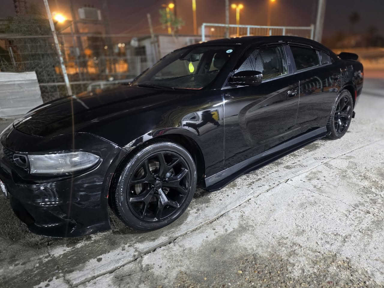 سلام عليكم جارجر مديل ١٧ نص فول بصمه سياره بيه ٣ قطع صبغ بدون داخل مكينه ٣٦٠٠ السعر  155 وبيه مجال رقم الهاتف ***********
