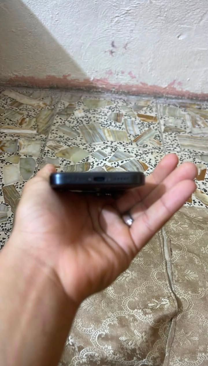 سلام عليكم ايفون 15برو ذكرة 256 بطارية 88 جهاز نضيف وين ماتفحص افحص جهاز نضيف كلة شغال فقط مبدلة شاشة اصلية اولد فيس إيدي شغال عربي شرق اوسط أبو /AAA سعر700  مجال لطيين شراي خاص  مكانيّ بغداد مدينة لصدر رقم ***********
