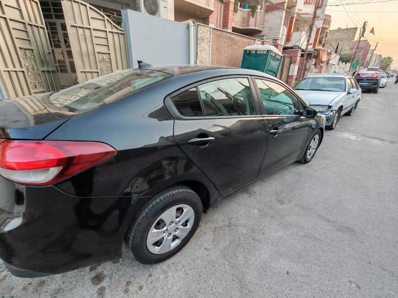 السلام عليكم
كيا فورتي موديل 2018 وارد أمريكي
ضرر السيارة غرق مياة امطار السيارة شغالة من امريكا 
مكفولة كفالة عامة شرط الفحص
ماشية ٦٨ ميل
بغداد تحويل بسمي
عنوان السيارة  بغداد

***********
