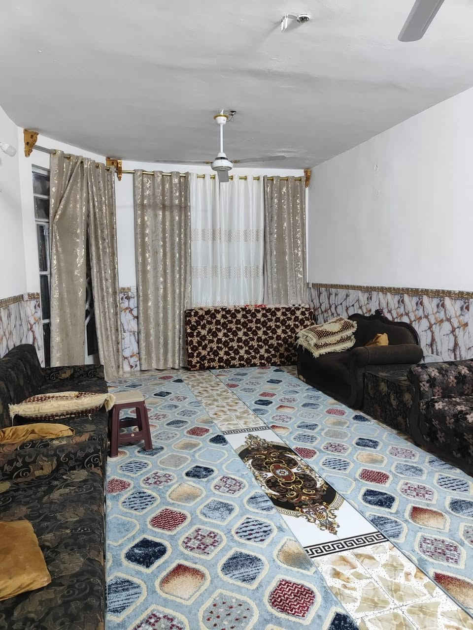 السلام عليكم بيت للبيع ٢٠٠ متر ملك طابو صرف بغداد تقاطع النهروان ٩نيسان   استفسار ***********
