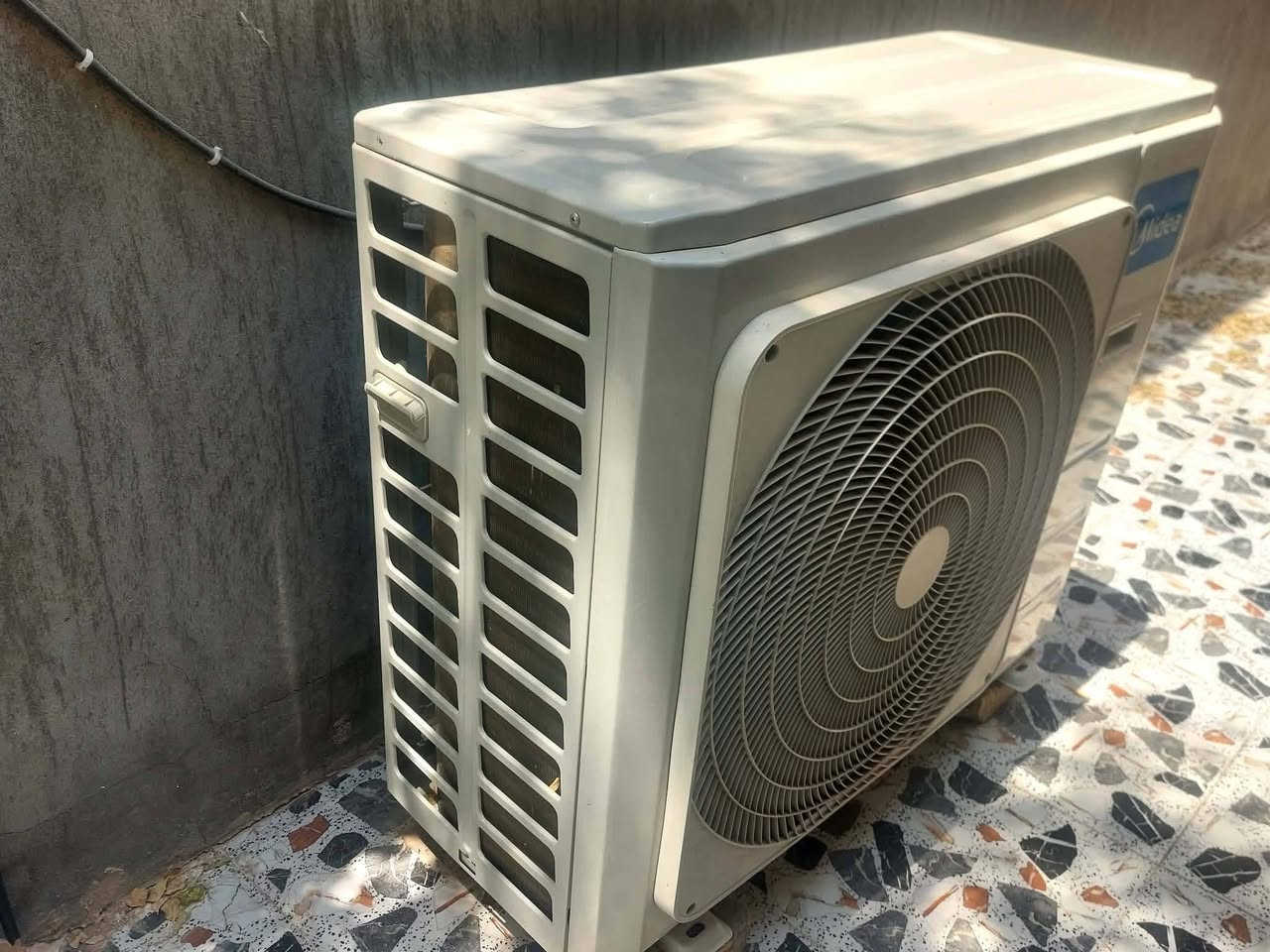 سبلت 3 طن انفيرتر ، نظيف جدا استخدام سنة واحدة.
للاستفسار الاتصال على الارقام التاليه 
+964 782 538 8457
***********
