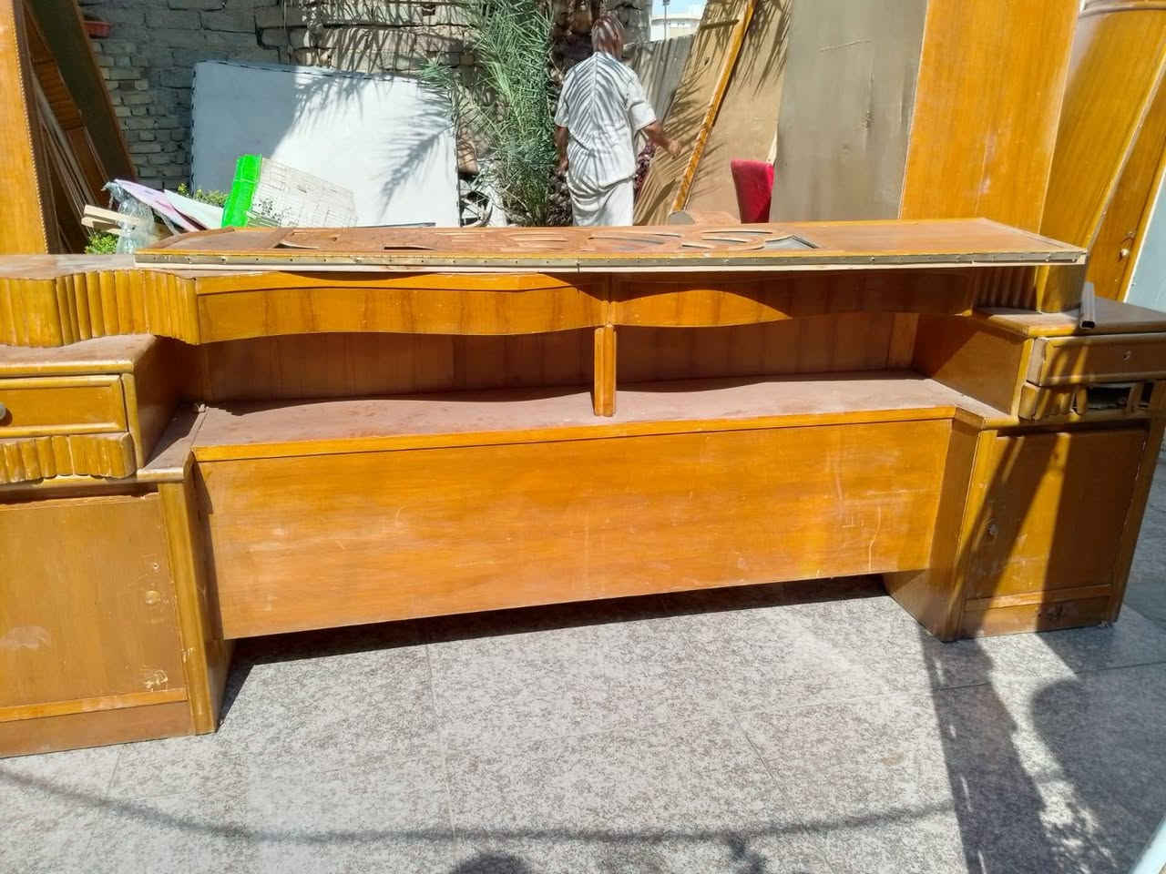 عندي غرفة اخشاب طابقين ٦ابواب نجارة ضخمه كلش
***********
