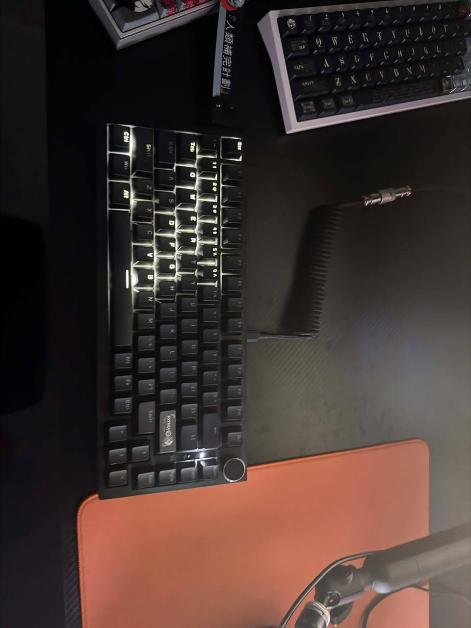 عندي ميز وشاشه وكيبورد للبيع
الشاشه نوعها msi الترا وايد حجم 34 بدقة 3k 
بيه Stuck Pixel صغير كلش ممبين بس واحد 
كلهن اريدهن ب 400 مكاني بناصريه وعندي توصيل بشرط تحجز بعربون/***********
