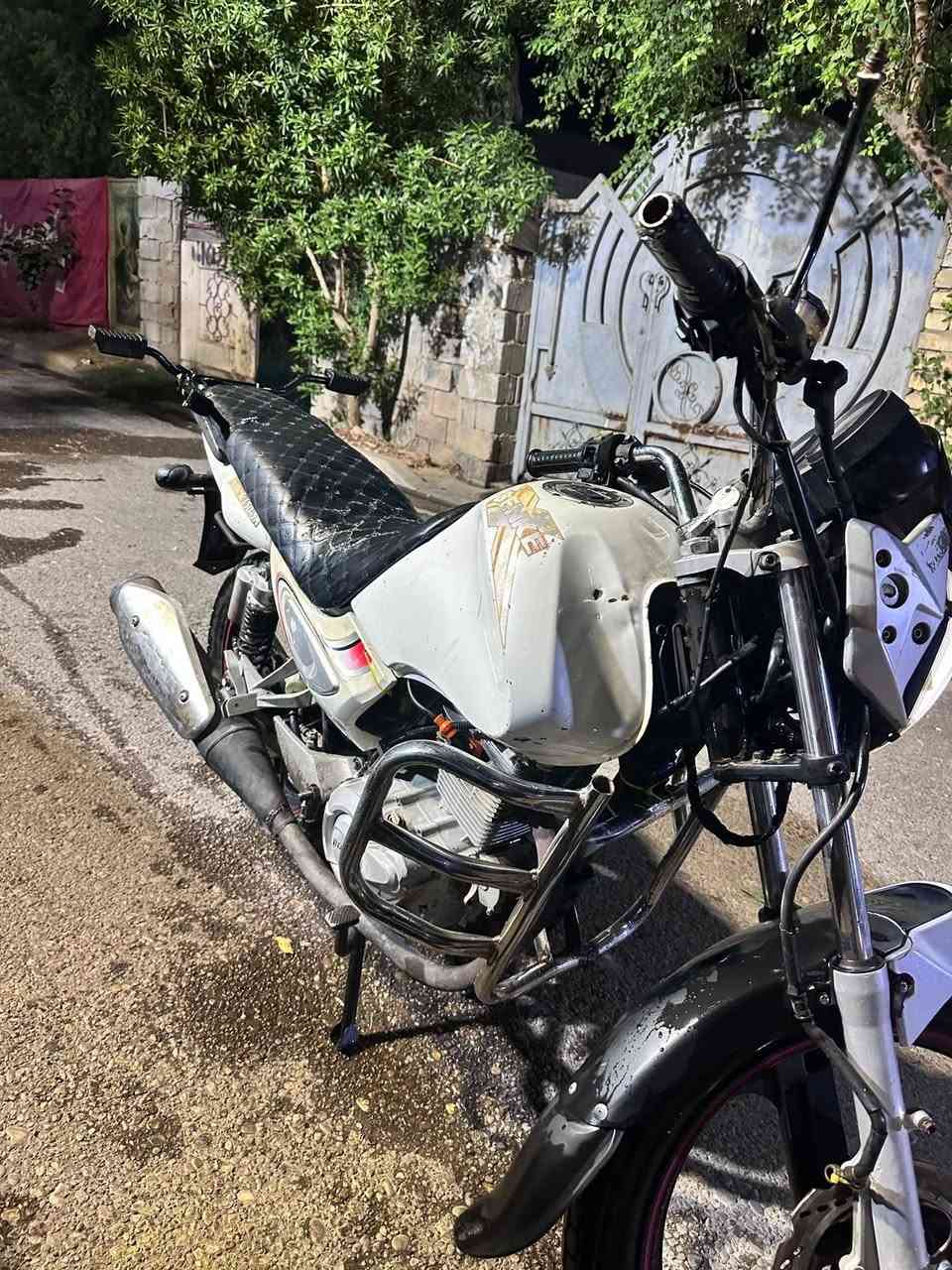 ماطور سنكي موديل 18
محرك مفتوح مجفت اليوم كمل 
شغل مضبوط 
سلف نقص هندر 
ويشتغل سلف 
باتردي جديد يردله ترتيبات 
السعر 550 وبي مجال حق جيه
الرقم ***********
