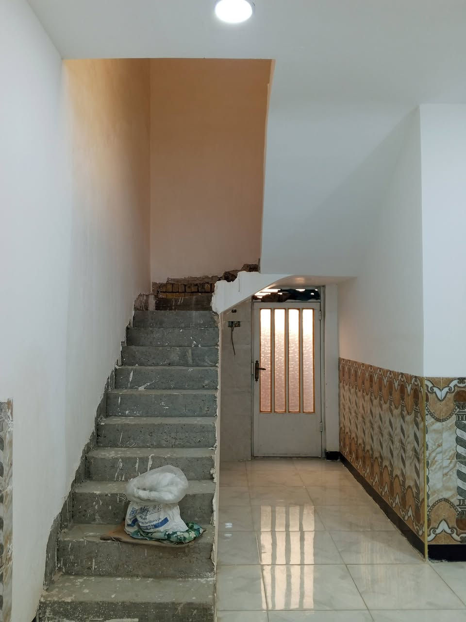 السلام عليكم ورحمة الله وبركاته
مشتمل للبيع طابق واحد 150متر بالجغيفي الثانيه ع شارع ستين مباشر 
السعر 138وبي مجال قليل
مكتب جمعه الجميلي للعقار 
***********
