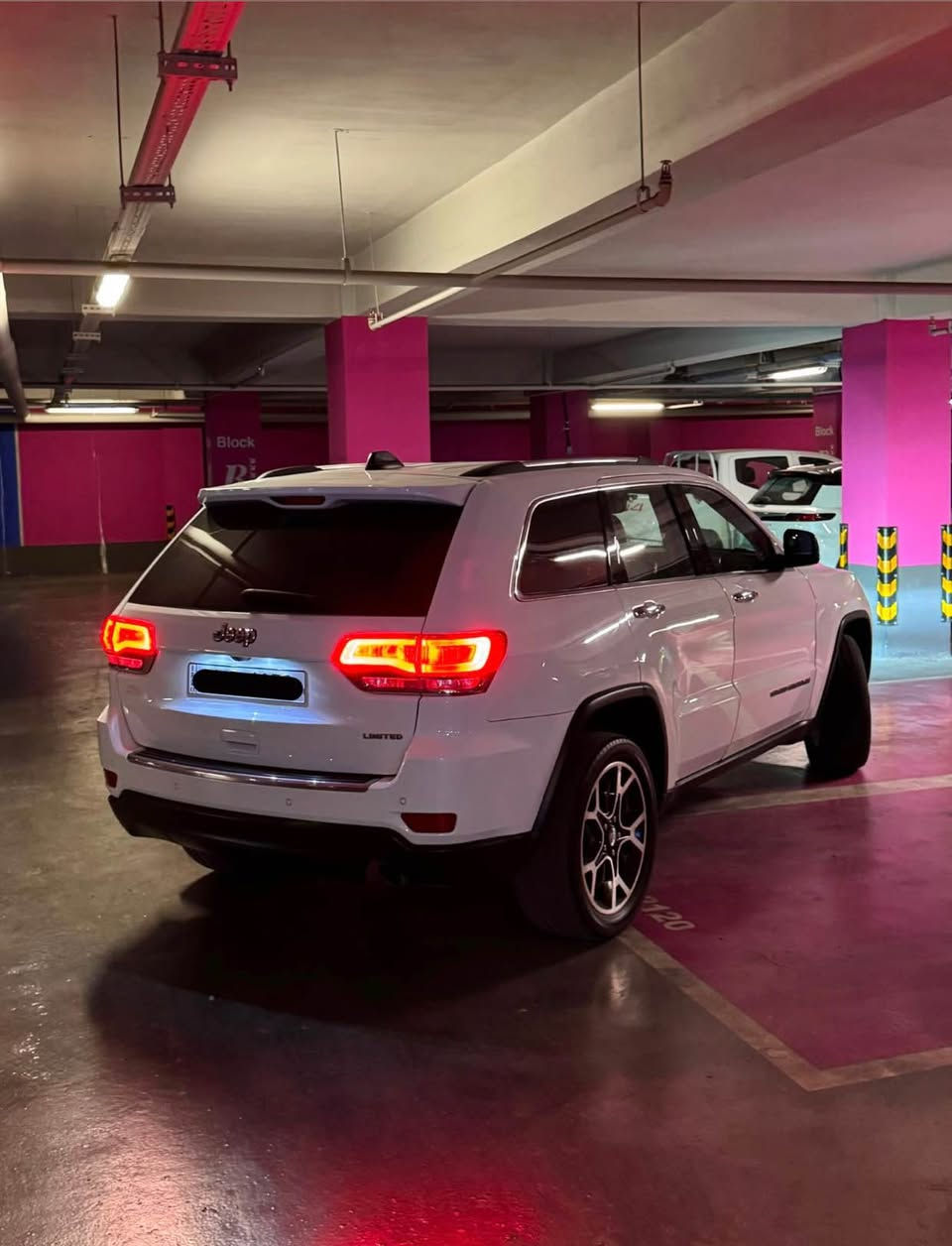 🔥 Jeep Grand Cherokee Limited 🔥

🇨🇦 وارد كندي
📅 موديل 2017
📍 أربيل

✨ سيارة نظيفة جداً وتستاهل المشاهدة من أول نظرة

🔹 الفئة: Limited
🔹 المحرك: شرط
🔹 الكير: شرط
🔹 الكهربائيات: شرط
🔹 الداخلية: كلين ونظيفة جداً 🧼
🔹 Clean Title ✅
🔹 فقط مكانين تعديل بارد
🔹 فتحة سقف بانوراما ☀️
🔹 شاشة وسطية
🔹 كاميرا خلفية 🎥
🔹 حساسات أمامية وخلفية
🔹 مقاعد كهربائية
🔹 تشغيل بصمة / Push Start
🔹 مثبت سرعة
🔹 تكييف أوتوماتيك
🔹 إضاءة LED
🔹 جنوط أصلية رياضية
🔹 مرايا كهربائية
🔹 تحكم من السكان
🔹 تصميم Grand Cherokee الفخم والمميز 🤍

💰 السعر: 22,000$
🤝 بي مجال للطيبين والجادين

📞 للاستفسار والحجز:
***********

📍 العنوان: أربيل

🔥 سيارة نظافة وسعرها يستاهل — الفحص على المشتري وبكل رحابة صدر. أربيل, العراق

