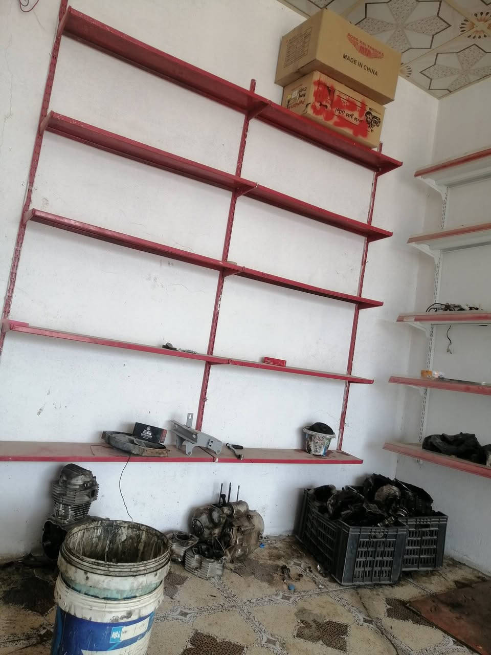 لا توجد تفاصيل

نص مكتوب في الصور:
- سلام عليكم رفوف للبيع رايدةن ١٦٠ الف الاتصال على هاذا الرقم ***********