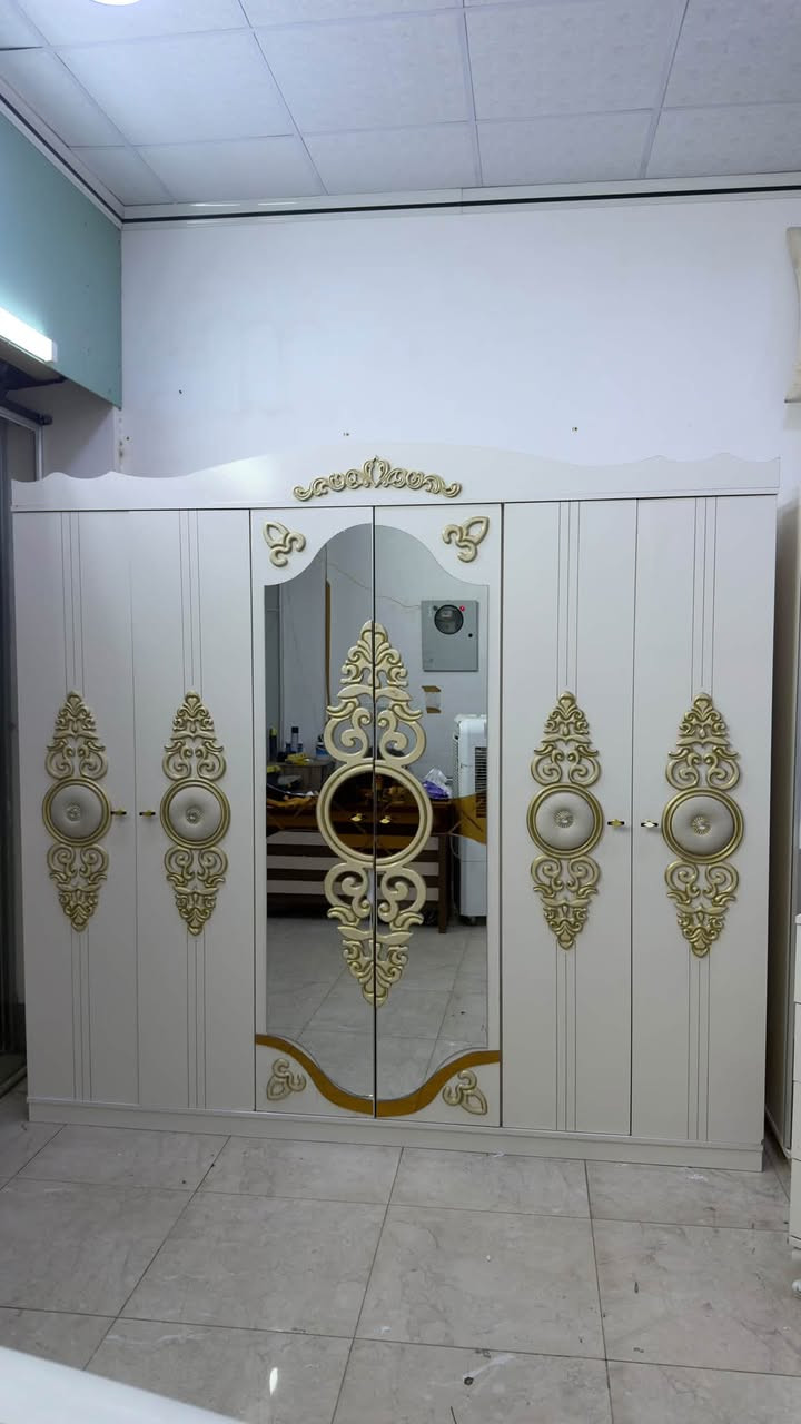 غرفة نوم ملكي • ٧ قطع • نظيفة