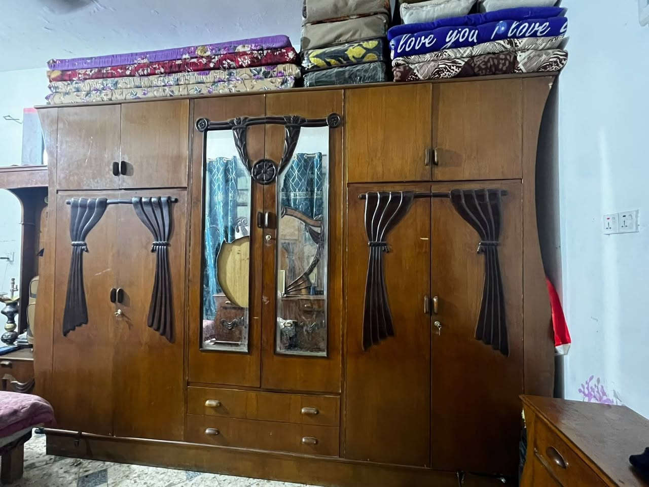 غرفة صاج للبيع السعر 600 الف والتخم 400وبي مجال ***********.   واتساب
