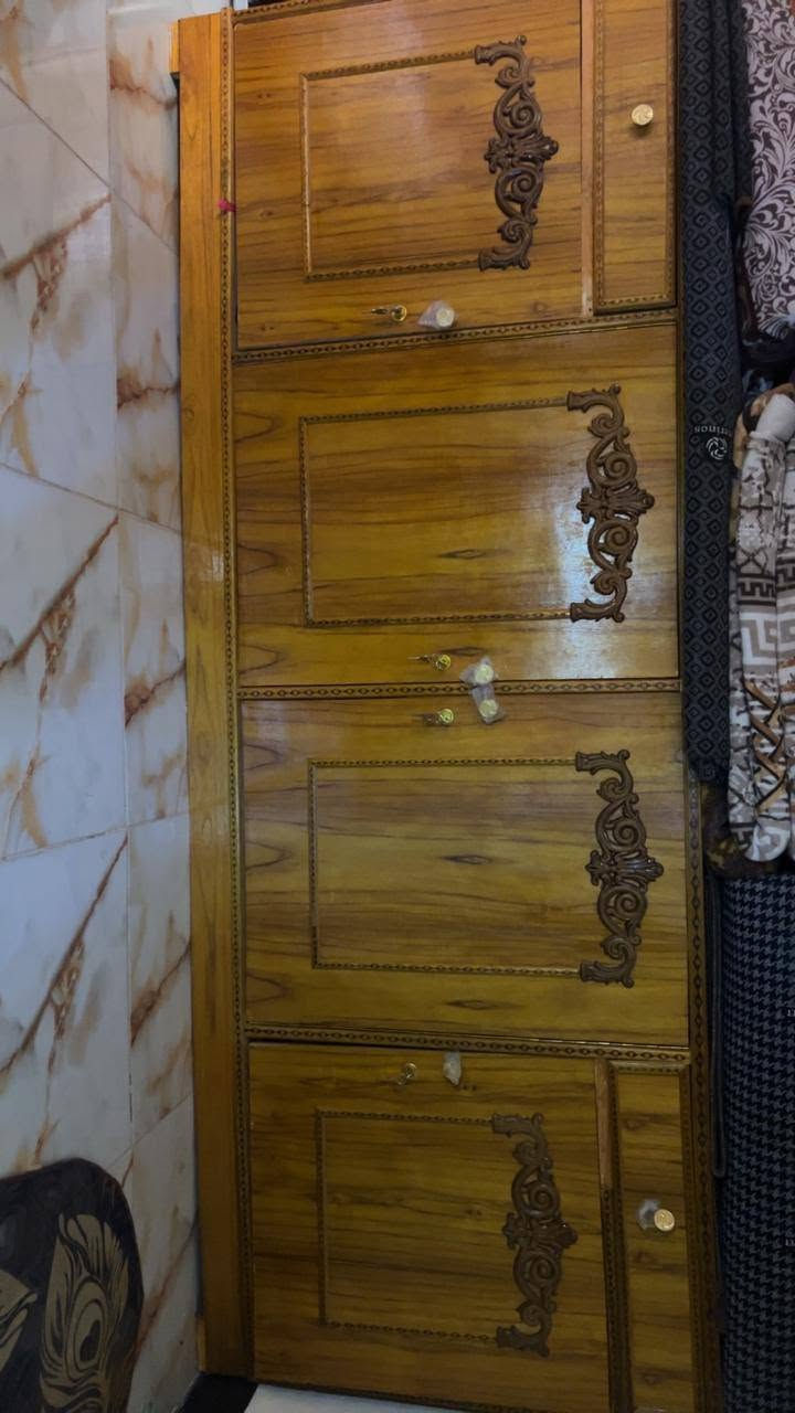 سلام عليكم غراض بيت كاونتر 300 سعره 3 قطع ومجمده جديده ستخدام قليل نقص غاز بس سعره 150 وبيه مجال بوفين جديده كلش اب 150 وبيه مجال  العنوان كربلاء كنطرة السلام اتصال ع رقم ***********
