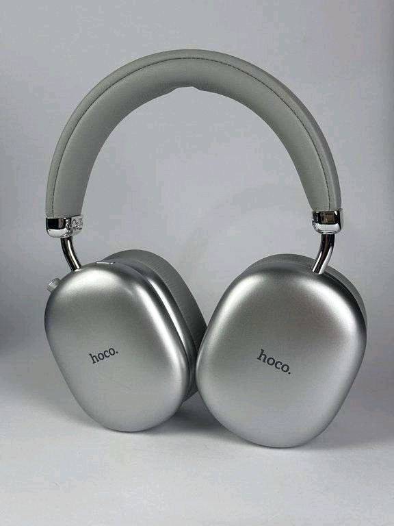 سماعة راس Hoco W35 Max ANC Wireless  Headphones

.أبرز المميزات 
تعزل ضوضاء فعال: تدعم تقنية ANC لتقليل الأصوات المحيطة وتوفير تجربة استماع هادئة
بطارية خارقة: توفر ما يصل إلى 90 ساعة تشغيل مستمر (عند إيقاف العزل) ونحو 45 ساعة (عند تشغيل العزل).
اتصال مستقر: تعمل بتقنية Bluetooth 5.3 لضمان سرعة الاقتران وثبات الإشارة.
طرق تشغيل متعددة: يمكن تشغيلها لاسلكياً، أو عبر كابل AUX، أو تركيب بطاقة ذاكرة خارجية (TF Card).
تصميم مريح وفخم: تأتي بوسادات أذن مريحة للاستخدام الطويل وتصميم عصري شبيه بالسماعات الرائدة.
السعر /27الف
للطلب او استفسار عبر خاص او انستا Turab_Store او رقم ‎***********
توجد خدمة توصيل لجميع المحافظات 5,000
