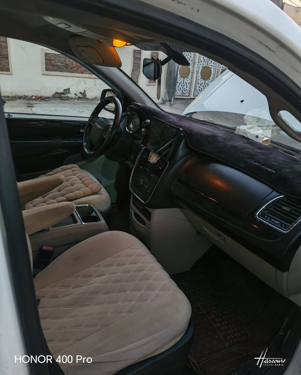 السلام عليكم للبيع موديل ١٢ تفاصيل بالسونار المرفق مكاني بغداد الأمين الثاني *********** السعر ١٢٥ بيها مجال بسيط ترهم مراوس بسيارة اقل منها
