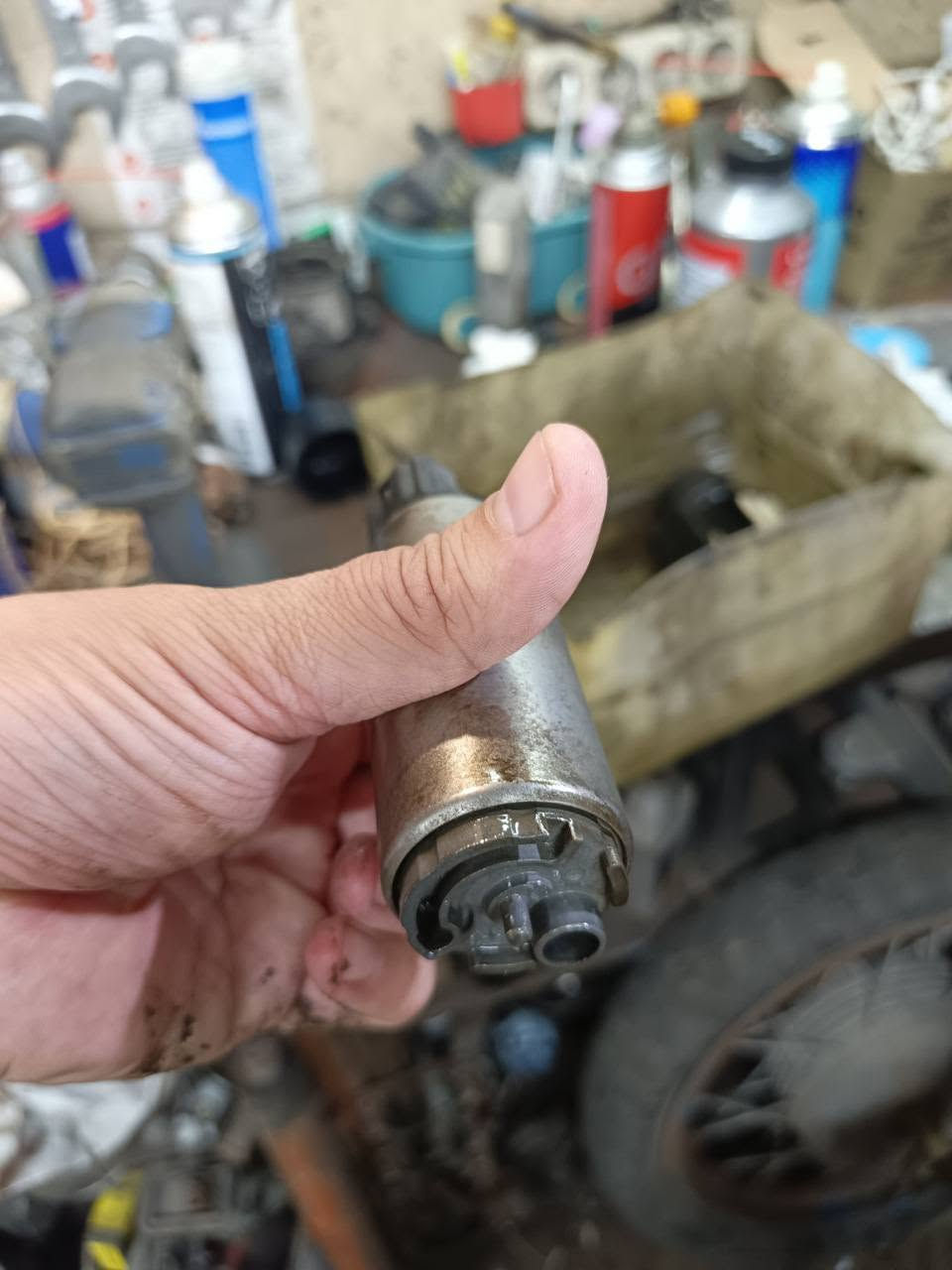 🛠️ جانب من أعمالنا - ورشة بغداد كهربائي سيارات متنقل
​تبديل وفحص مجموعة الفيول بمب (مضخة الوقود) واستبدال المكبس الداخلي والفلتر لمعالجة أعطال تأخر التشغيل، تقطيع المحرك، وضعف السحب.
​نصلكم أينما كنتم بجميع مناطق بغداد لحل كافة أعطال كهرباء وتغذية وقود السيارات بأعلى دقة واحترافية.
​📞 للاتصال والخدمة السريعة: ***********

