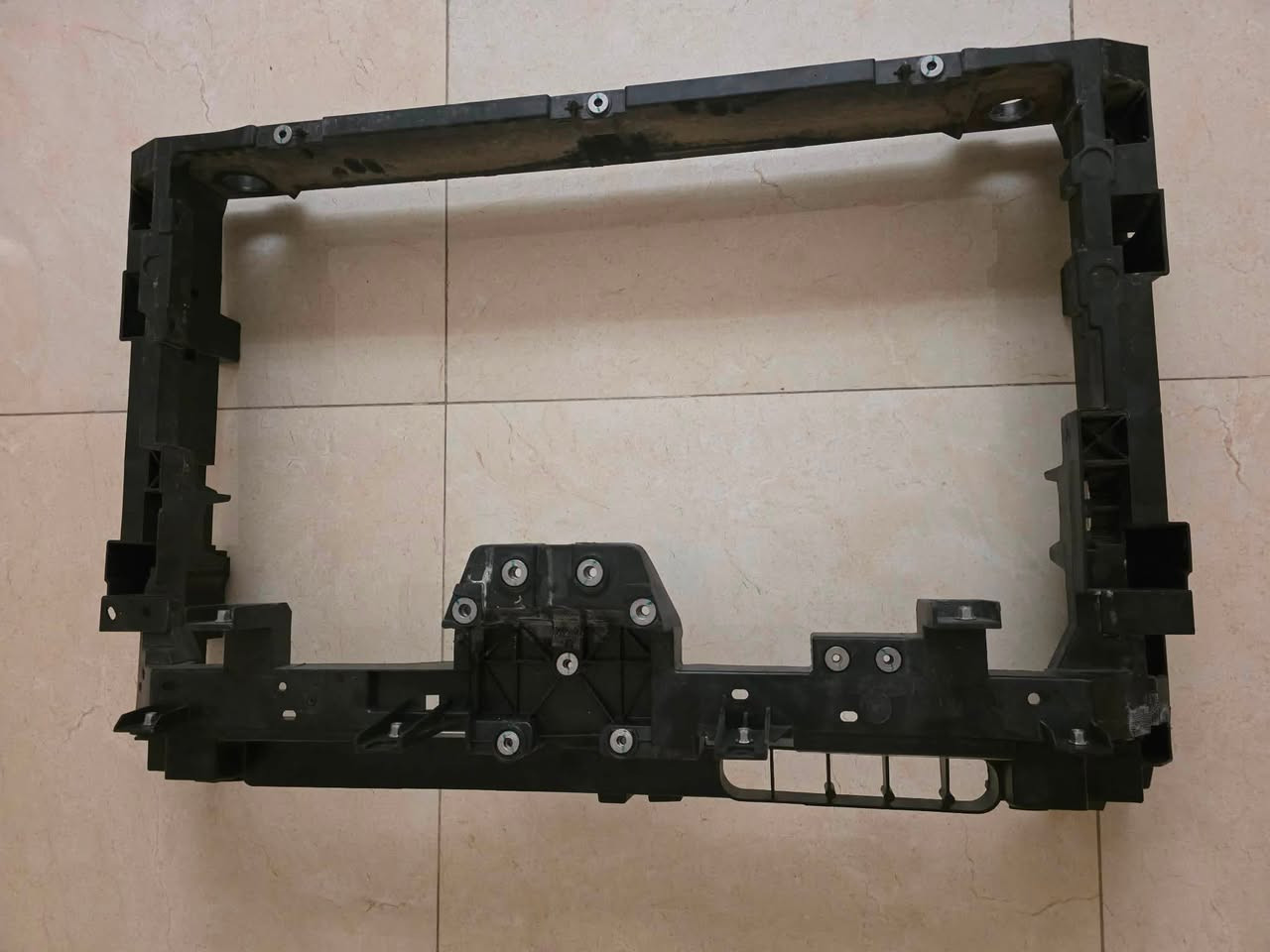 غراض BYD.   گنL للبيع 
لايت امامي جهت عكس شغال مابيه شي بس جامة يحتاجلة السائق وبدنة مصلحة وبنيد يرجع بارد السعر 600 الف وماكو هيج سعر المكان بغداد حي الجهاد 
 ***********
