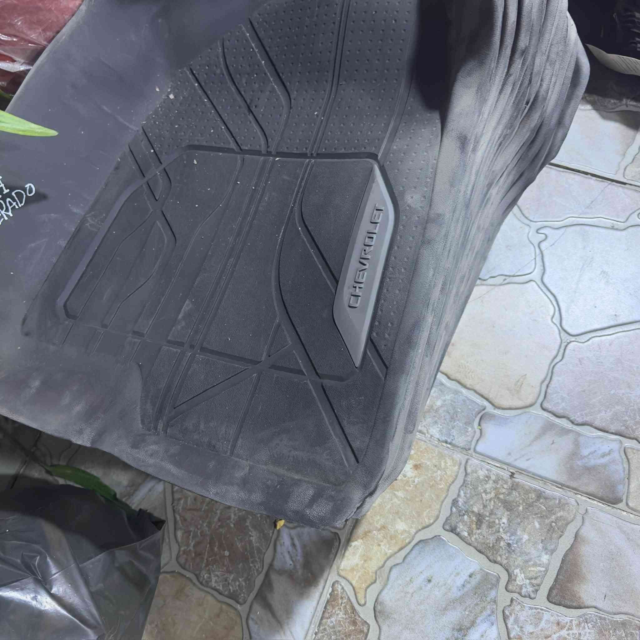 سلام عليكم
وصول ارضيات اصلي شركة جديد غير مستخدم 
تاهو 21 وصاعد
سلفرادو 
سيرا 
كاديلاك
ترافرس
اكونيكس
اخوان اصلي شركة جديد 
***********

نص مكتوب في الصور:
- SILVERADO