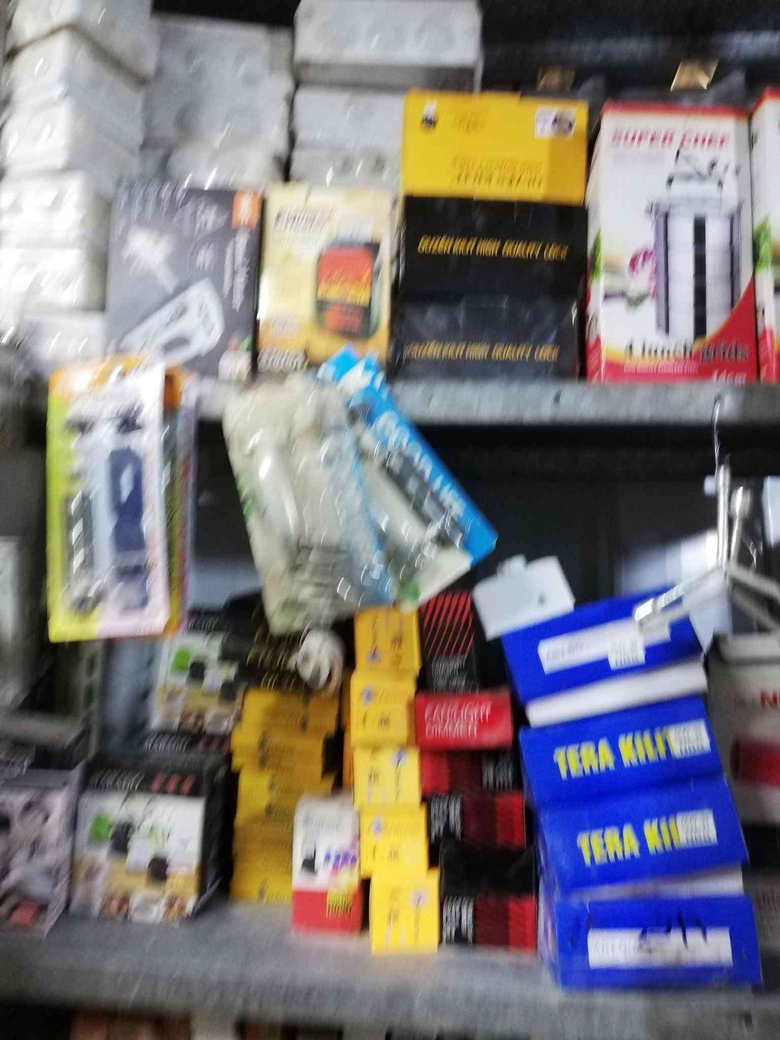 محل لبيع بغداد حي العامل قرب مسبح الرافدين *********** واتساب سعر ٦٥٠٠ مليون دكسن رفوف عدد ٨ ميز ٣ طباقات وياهن
