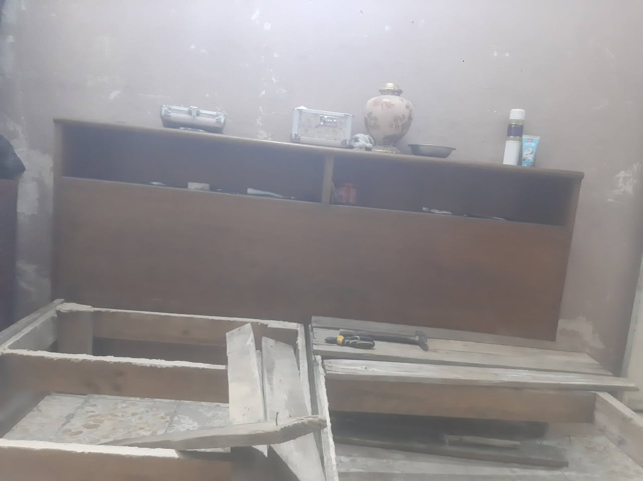 بيع جرباية شلع قلع ب 80 وبي مجال بسيط للاعزاز
في مدينة الصدر 
للإستفسار : ***********
وهي وتختها
