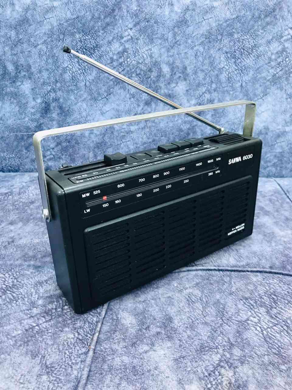 للبيع 📻
جهاز راديو من شركة SANWA🇩🇪
صناعة الجهاز المانيا 1985 
نظافة الجهاز 98 % جديد 
MODEL- SANWA-6030-Germany 
نظام الراديو  FM / MW / KW / LW 
كهرباء 220 V + بطاريات قلم عدد 6 
عرض الجهاز 25 سم رتفاع 13 سم 
سحب الراديو جداً جداً راقي صوت عالي 
للاستفسار اكثر مراسلة الصفحة 
وات ساب *********** اتصال ☎️
