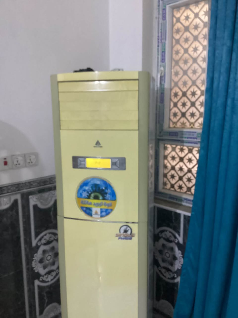 السلام عليكم سبّلت للبيع
الحافظ موديل١٦
٣طن شغال 
مدا خل صيانه 
غازه ٤١٠
مكاني بابل الحله 
سعر ***********
